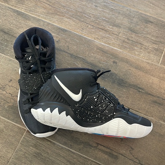 BRAND NEW Nike Kyrie Six Men’s Hightop Sneaker - Picture 4 of 4